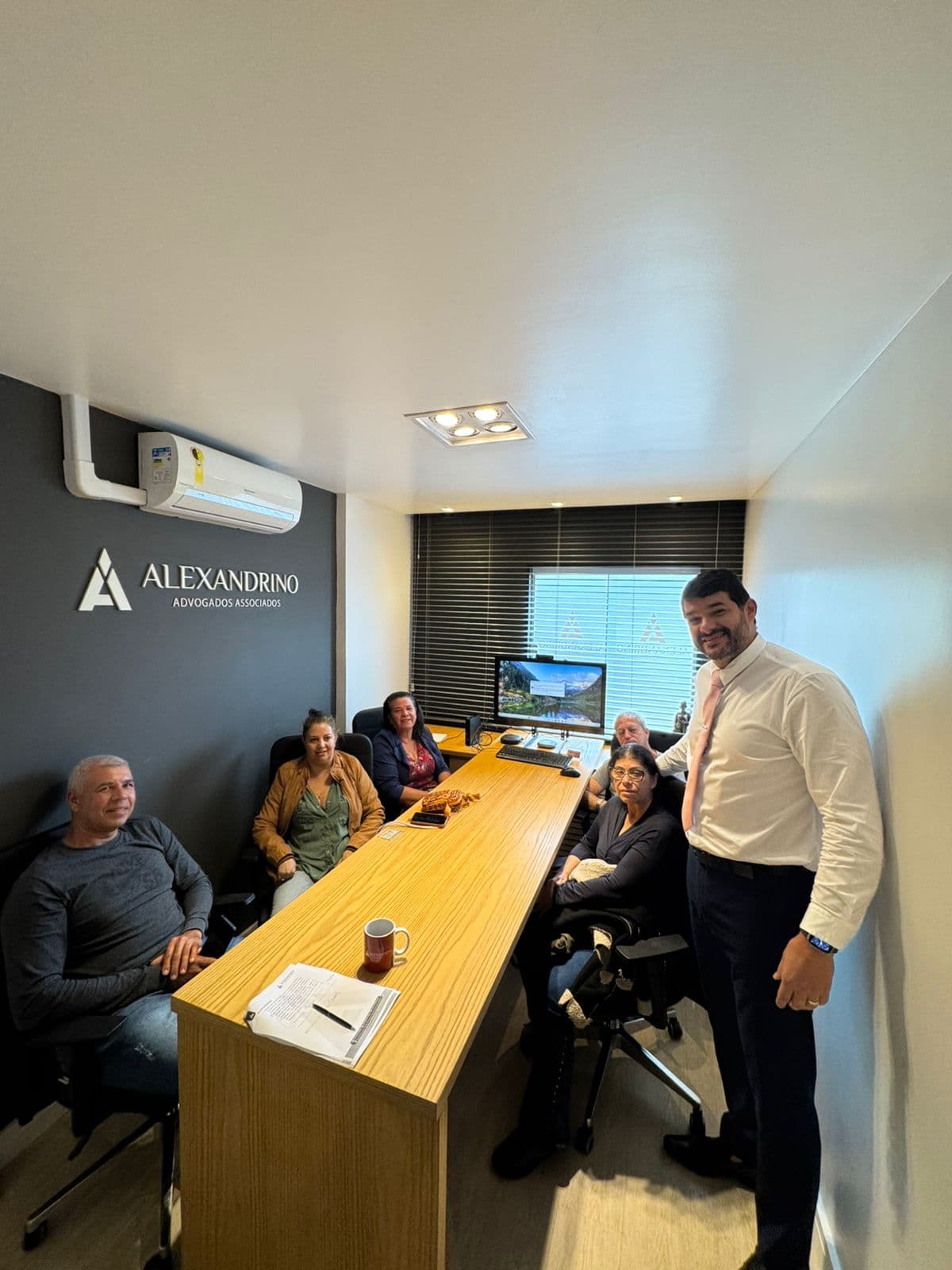Reunião de atendimento no escritório